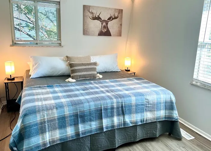Holiday home 4 Bed Ranch-fire Pit-pet & Kid Friendly-king Bed-arcade *