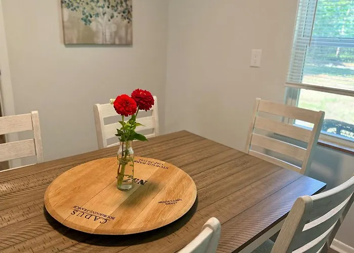 Holiday home 4 Bed Ranch-fire Pit-pet & Kid Friendly-king Bed-arcade *