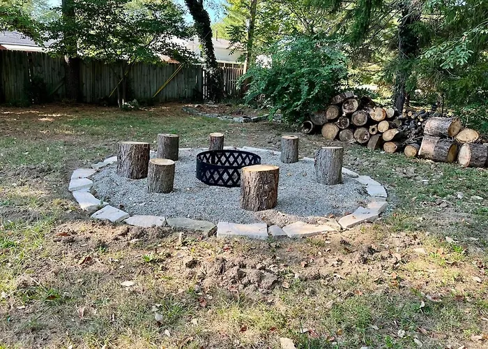 Holiday home 4 Bed Ranch-fire Pit-pet & Kid Friendly-king Bed-arcade